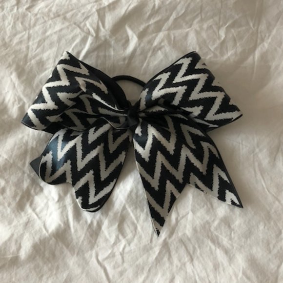 Cheer bows - Picture 4 of 7